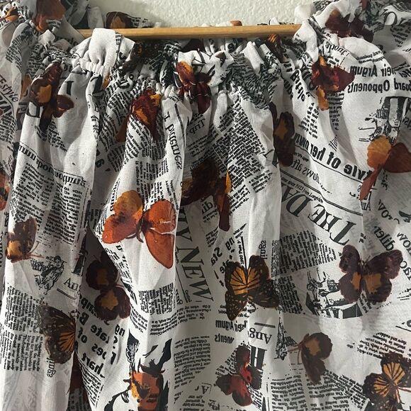 NWT Junior's Sz Small Live 4 Truth Top Butterfly & News Print (flowy) - Picture 15 of 15